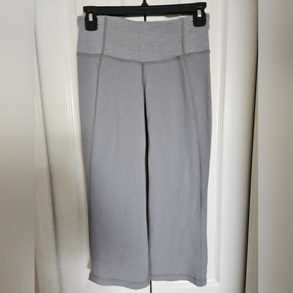 Lululemon athletica Gray Activewear Womens Crooped Yoga Workout Pant Size 4. - Picture 2 of 6